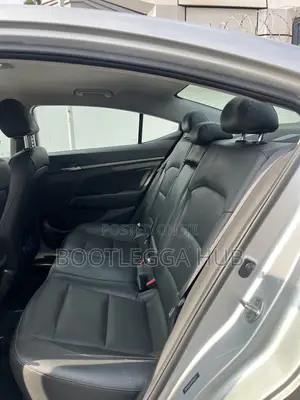 Hyundai Elantra Limited Sedan FWD (2.0L 4cyl 6A) 2017 Silver