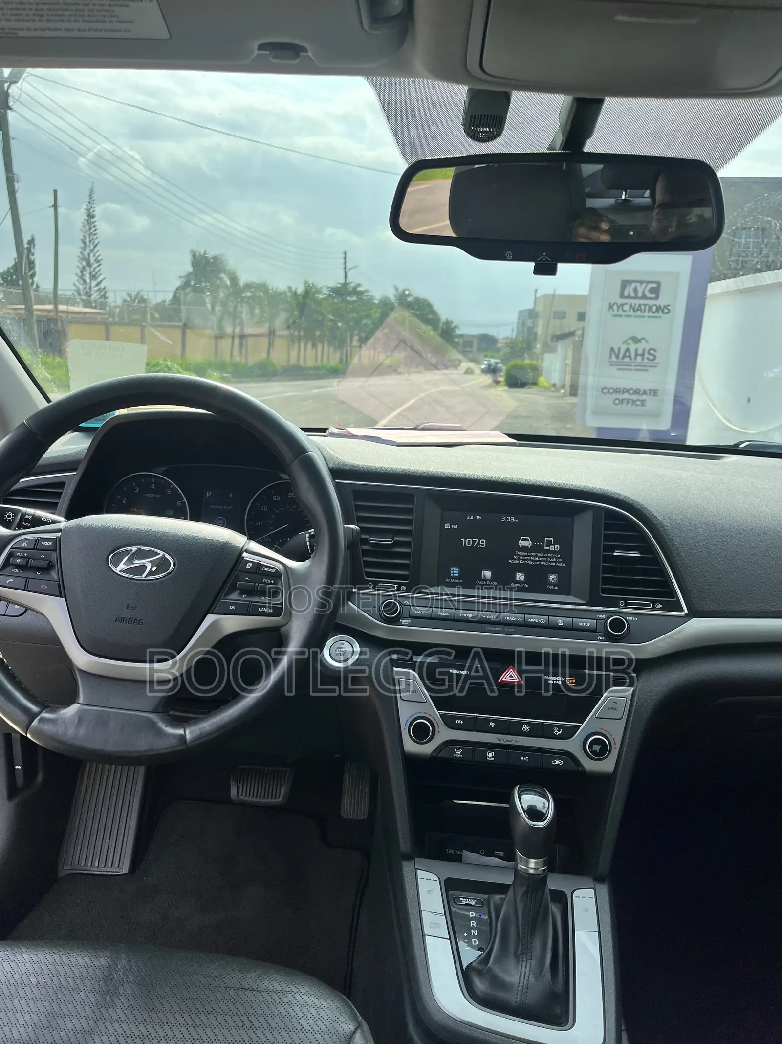 Hyundai Elantra Limited Sedan FWD (2.0L 4cyl 6A) 2017 Silver