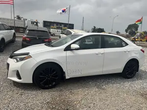 Toyota Corolla S 4dr Sedan (1.8L 4cyl CVT) 2015 White