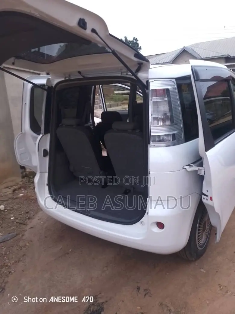 Toyota Sienta 2015 White