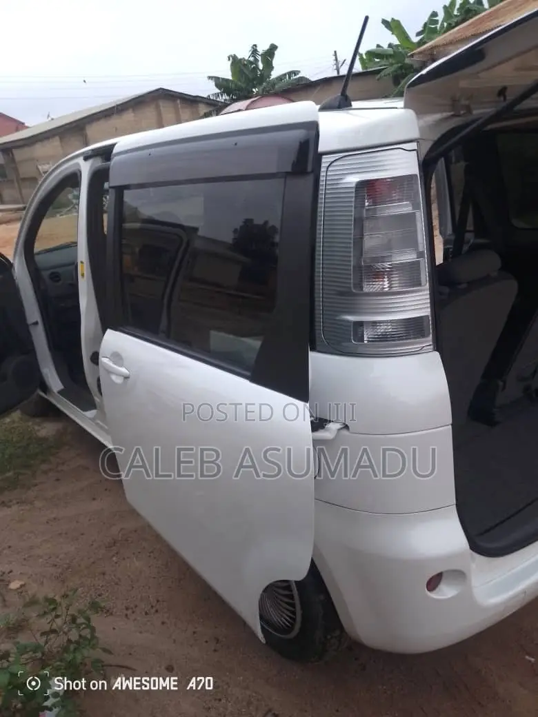 Toyota Sienta 2015 White