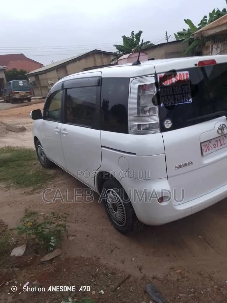 Toyota Sienta 2015 White