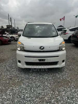 Toyota Voxy V 4WD 8-Seater 2011 White