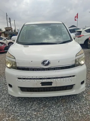Toyota Voxy 2012 White