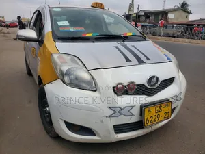 Toyota Vitz 1.3 FWD 3dr 2010 Silver