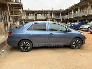 Toyota Yaris Base Sedan 4dr 2011 Blue