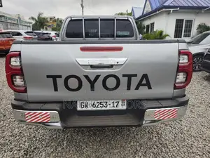Toyota Hilux Revo Double Cab Deisel 2.8 AWD 2017 Silver