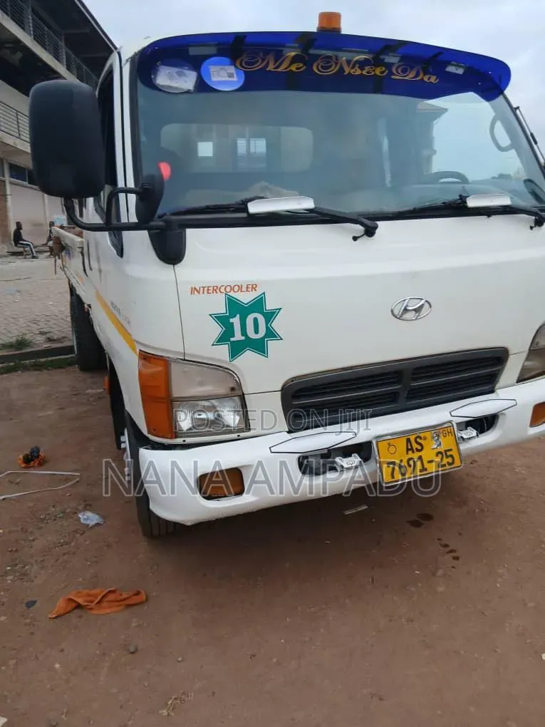 Hyundai Mighty 2 2012 White
