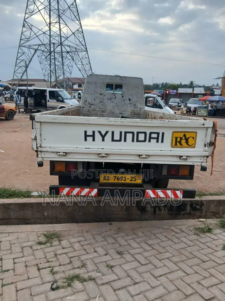 Hyundai Mighty 2 2012 White