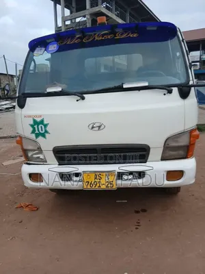 Hyundai Mighty 2 2012 White