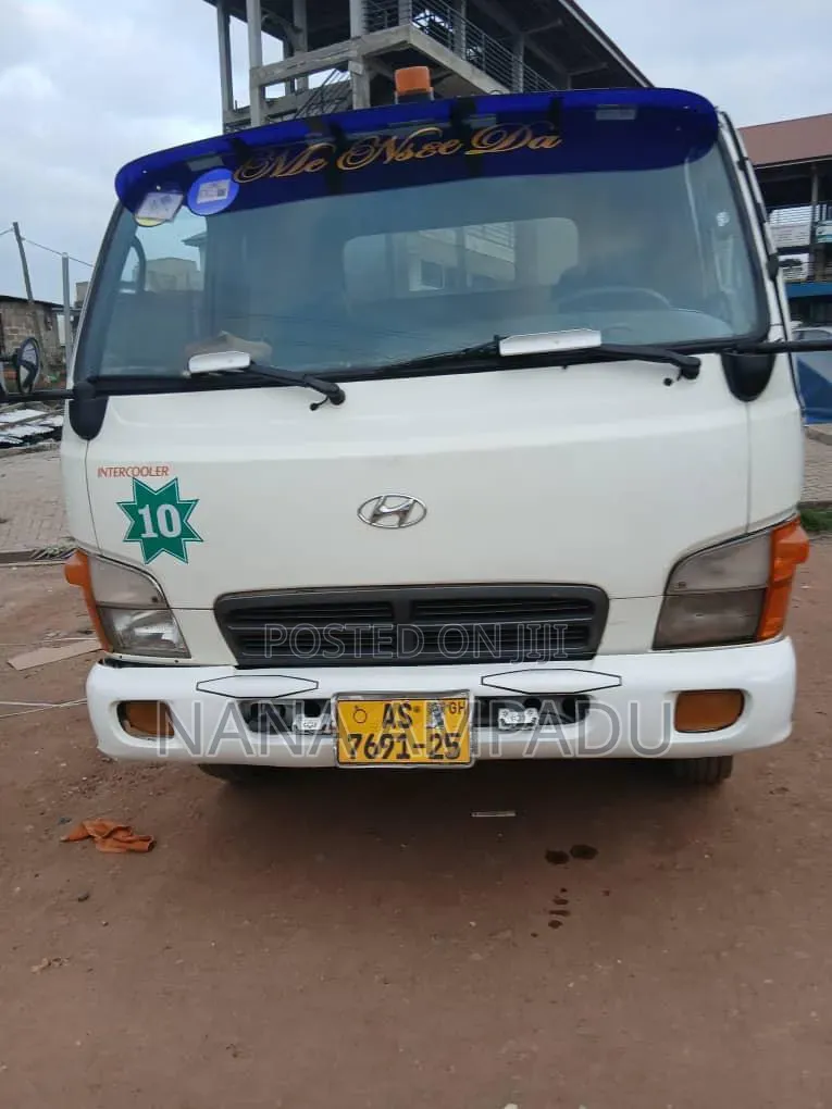 Hyundai Mighty 2 2012 White