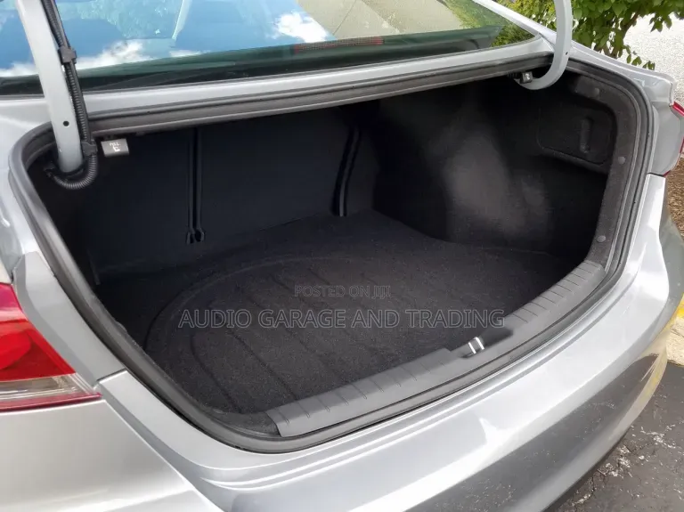 Hyundai Elantra 2018 White