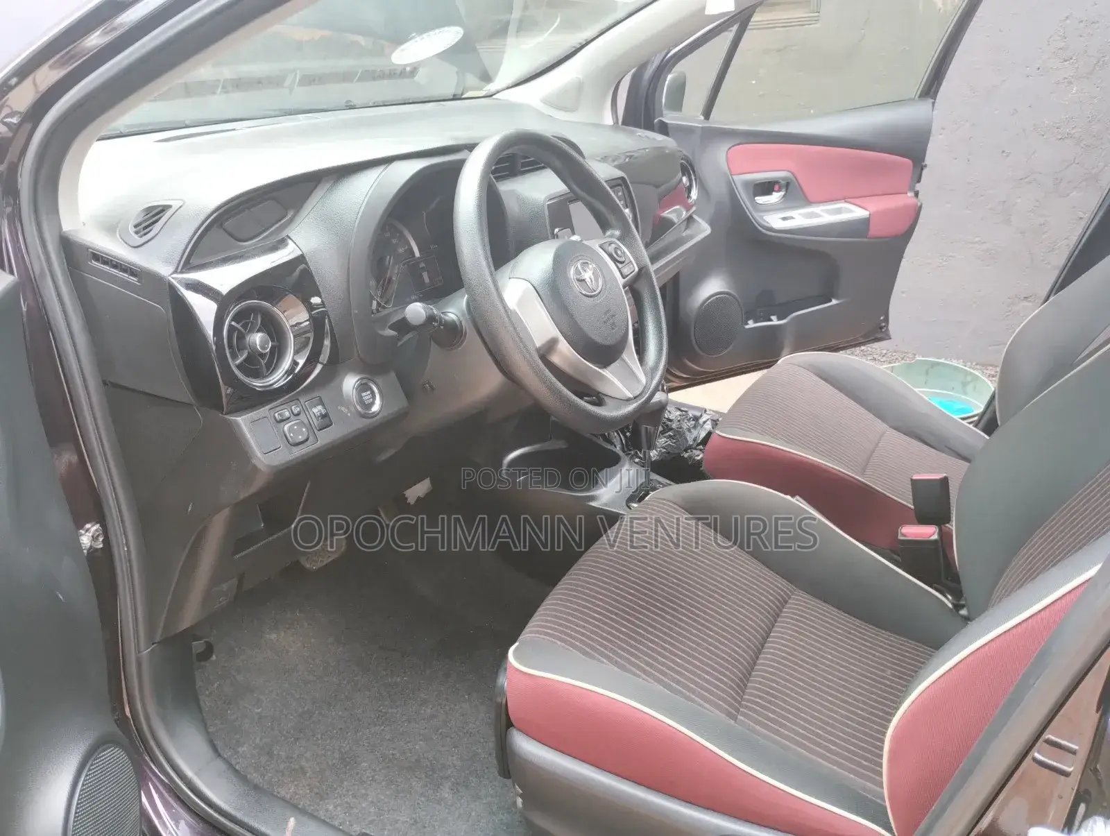 Toyota Vitz 2017 Purple