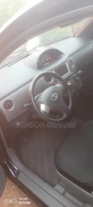 Toyota Sienta 2014 Maroon