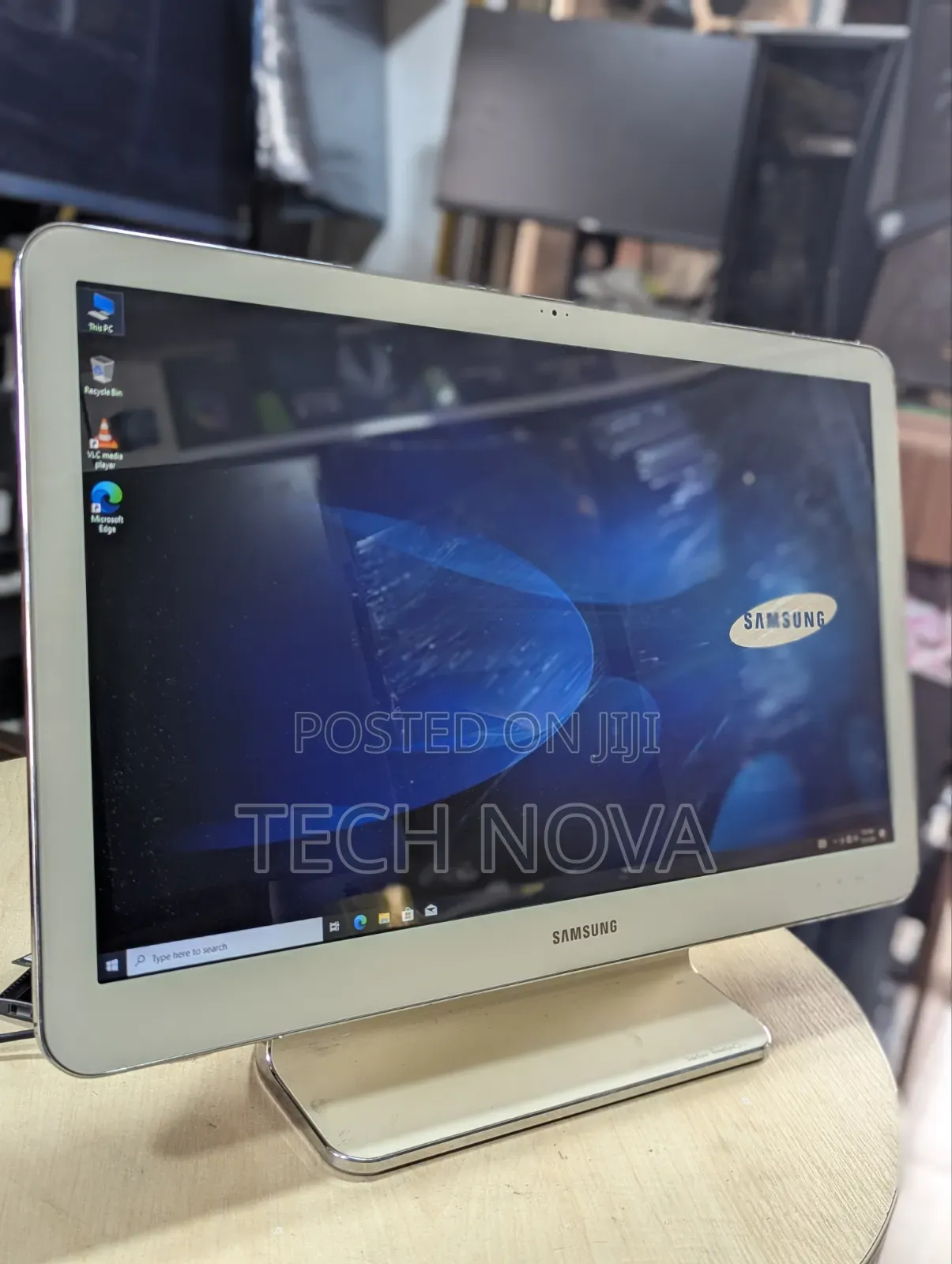 Desktop Computer Samsung AiO 24 8GB AMD A6 SSD 256GB