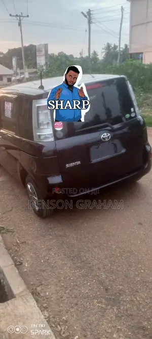 Toyota Sienta 2014 Maroon