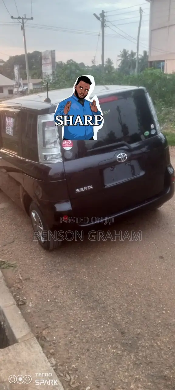 Toyota Sienta 2014 Maroon