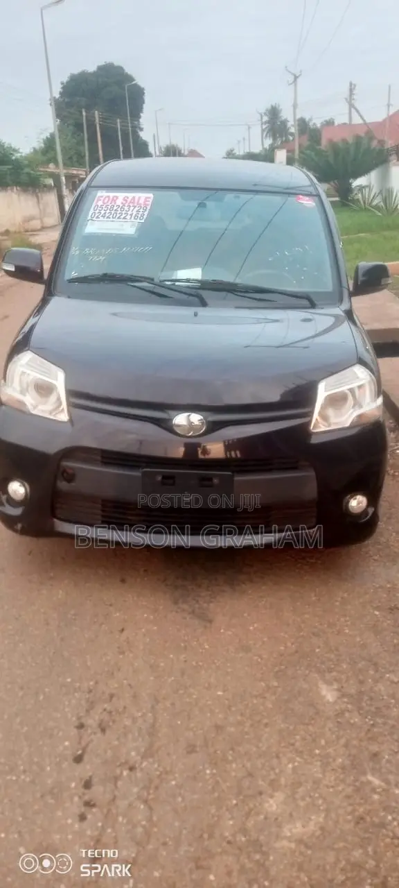 Toyota Sienta 2014 Maroon