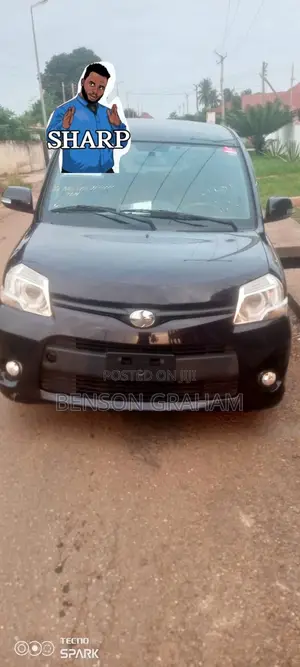 Toyota Sienta 2014 Maroon