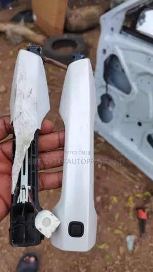 Mitsubishi Outlander 2022 2023 Drivers Side Door Handle