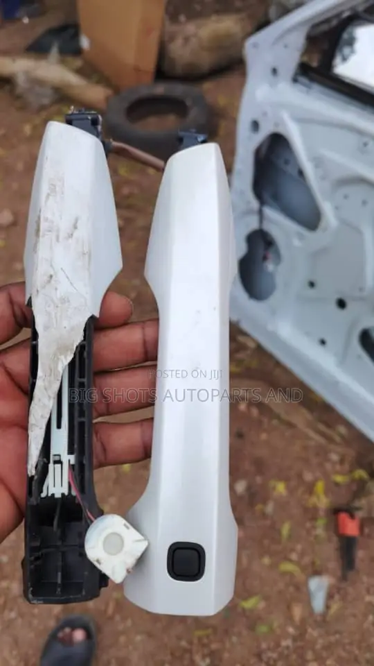 Mitsubishi Outlander 2022 2023 Drivers Side Door Handle