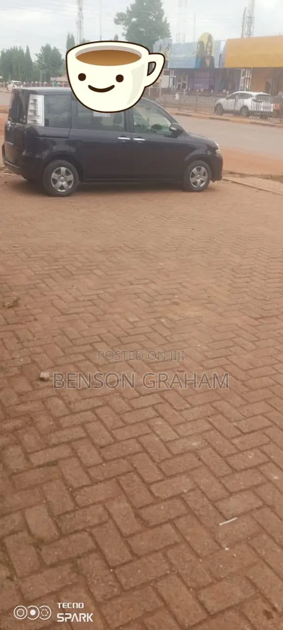 Toyota Sienta 2014 Maroon
