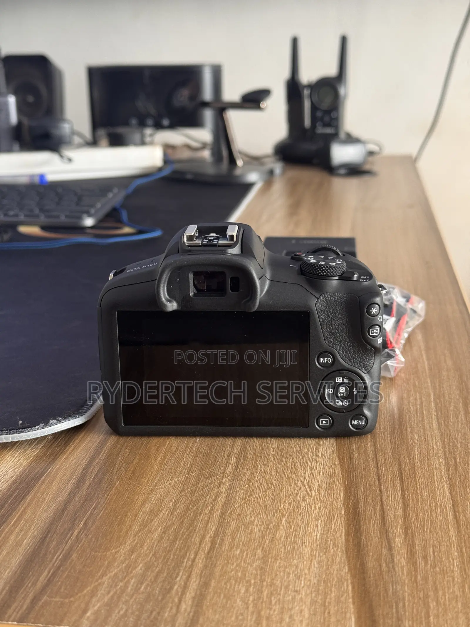 Canon EOS R100 Mirrorless Camera With Kit Lense