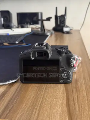 Canon EOS R100 Mirrorless Camera With Kit Lense