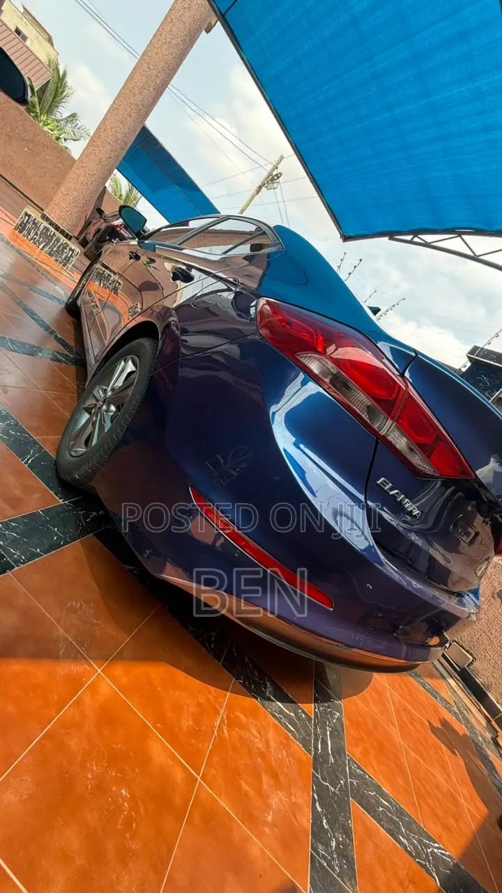 Hyundai Elantra 2017 Blue