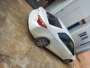 Toyota Corolla LE (1.8L 4cyl 2A) 2019 White