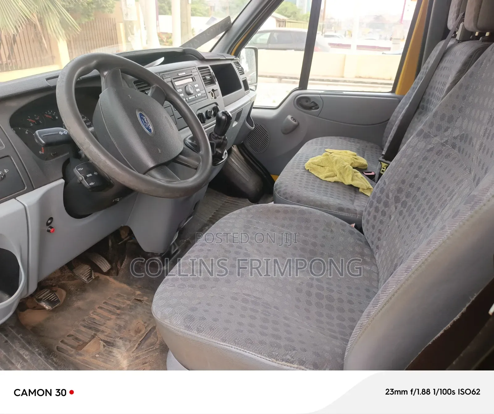 Ford Transit 2010 Yellow