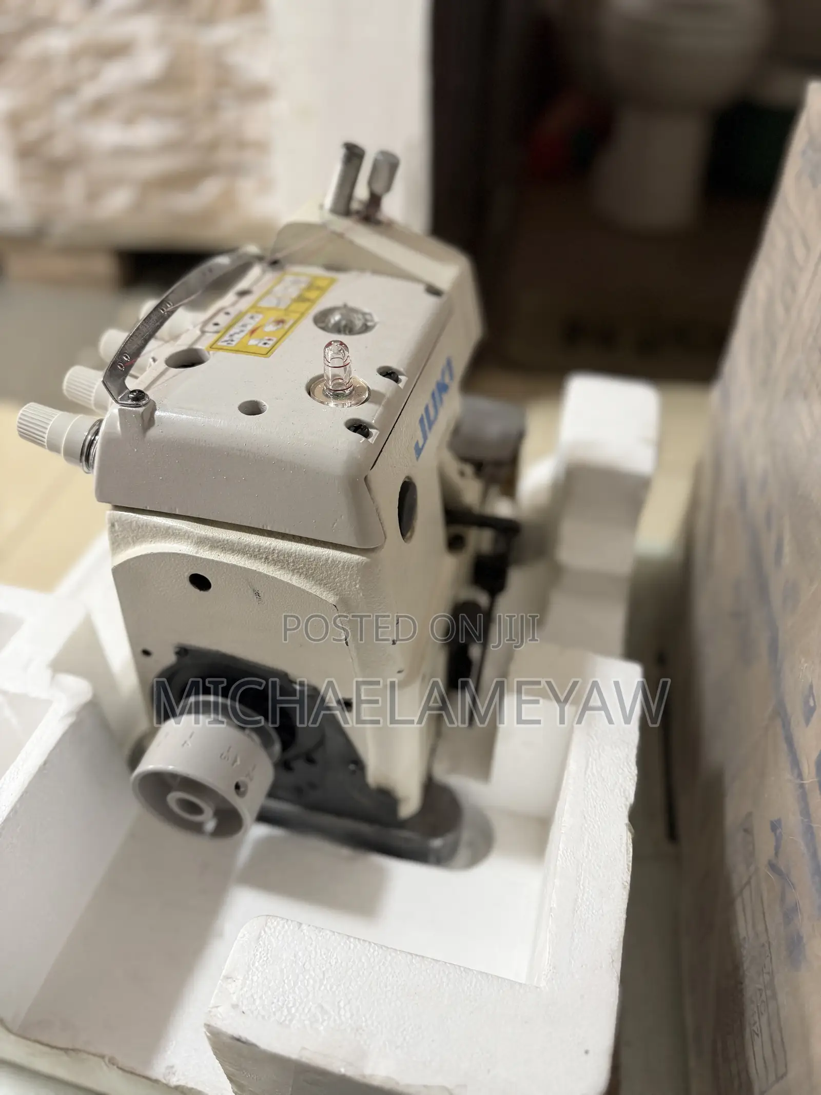 Juki MO 6700 Knitting Machine