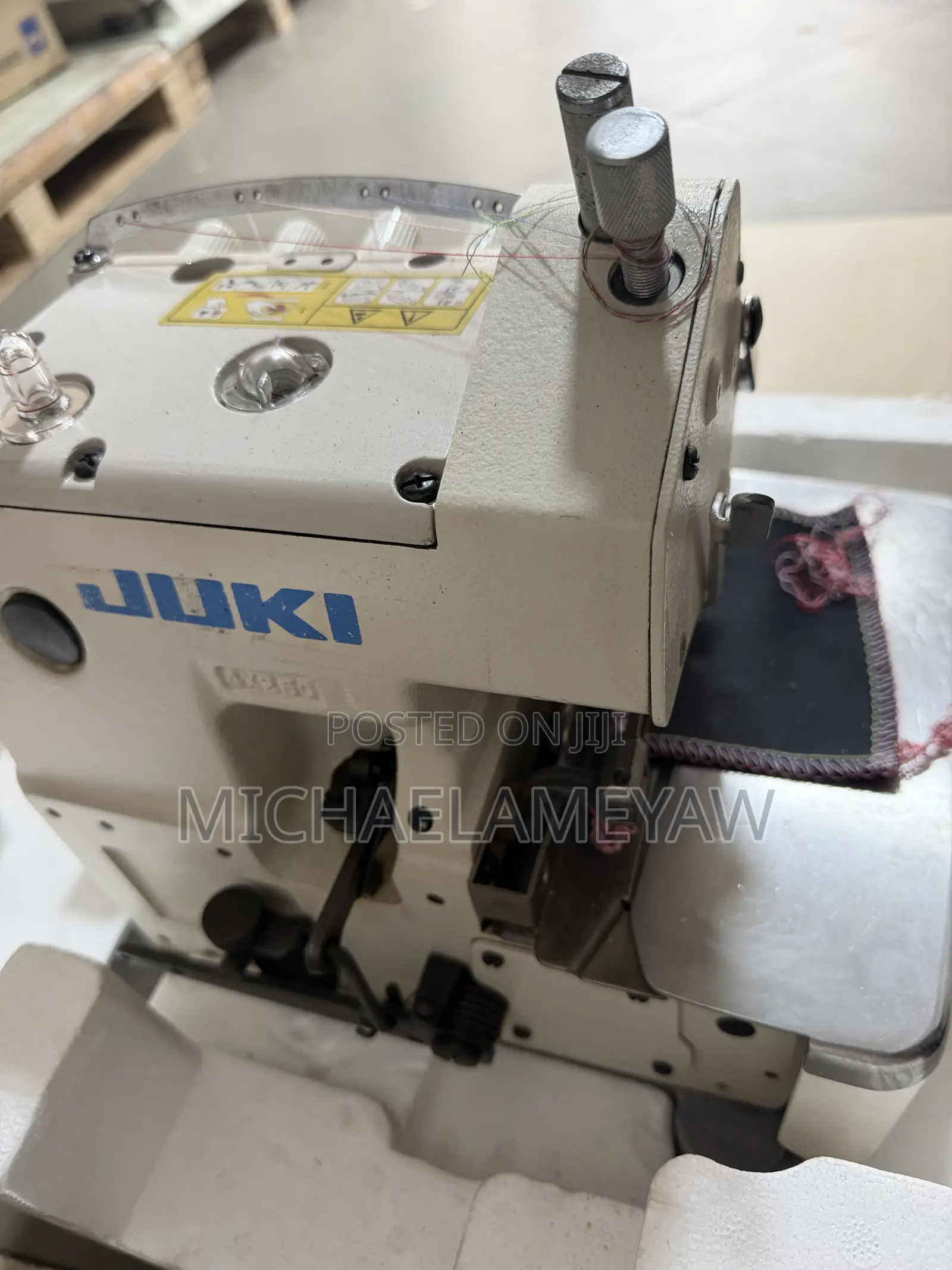 Juki MO 6700 Knitting Machine