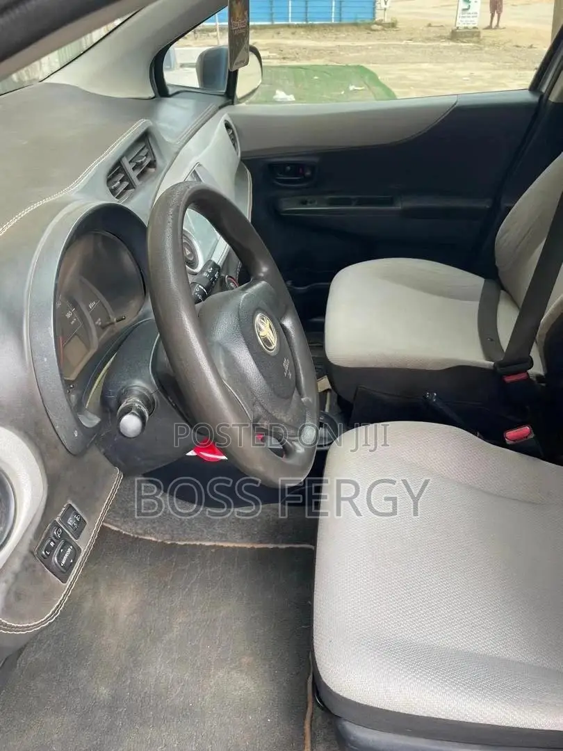 Toyota Vitz 1.3 FWD 3dr 2012 Gray