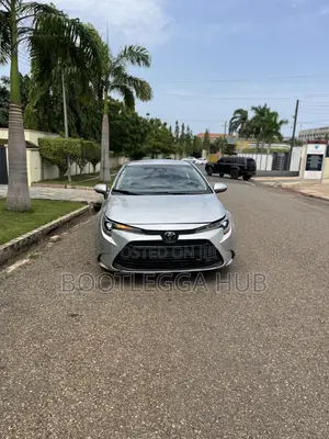 Toyota Corolla LE 2023 Silver