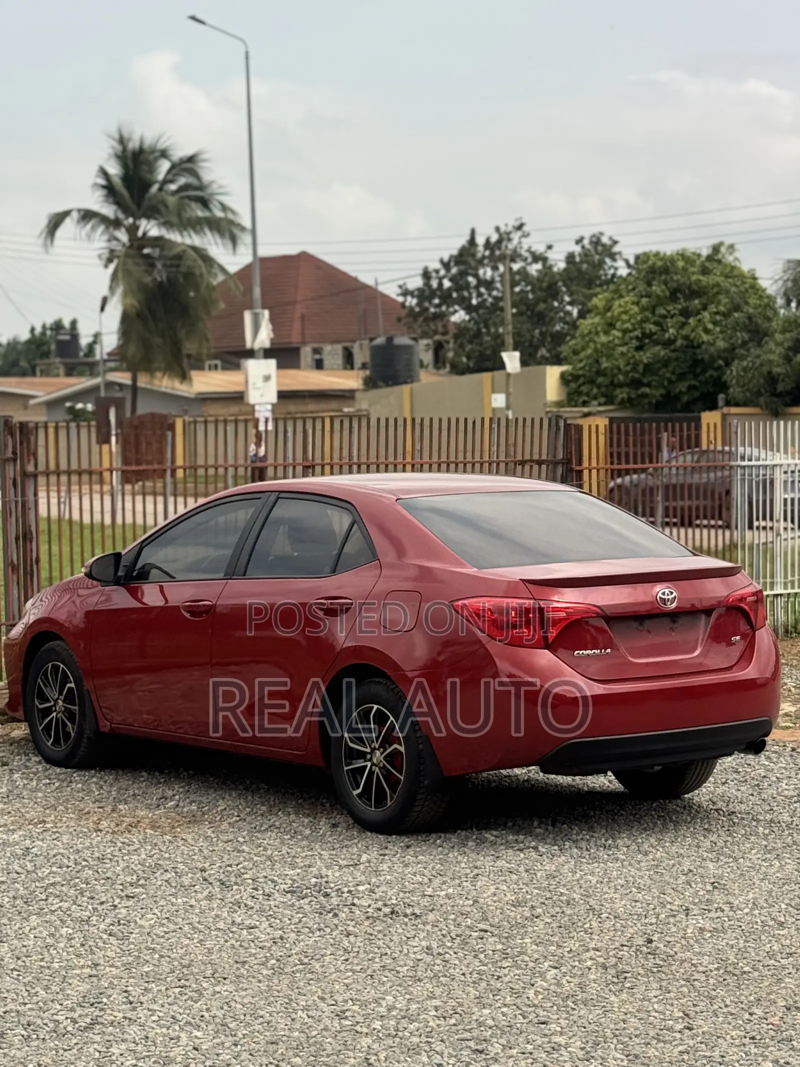 Toyota Corolla SE (1.8L 4cyl 6M) 2018 Red