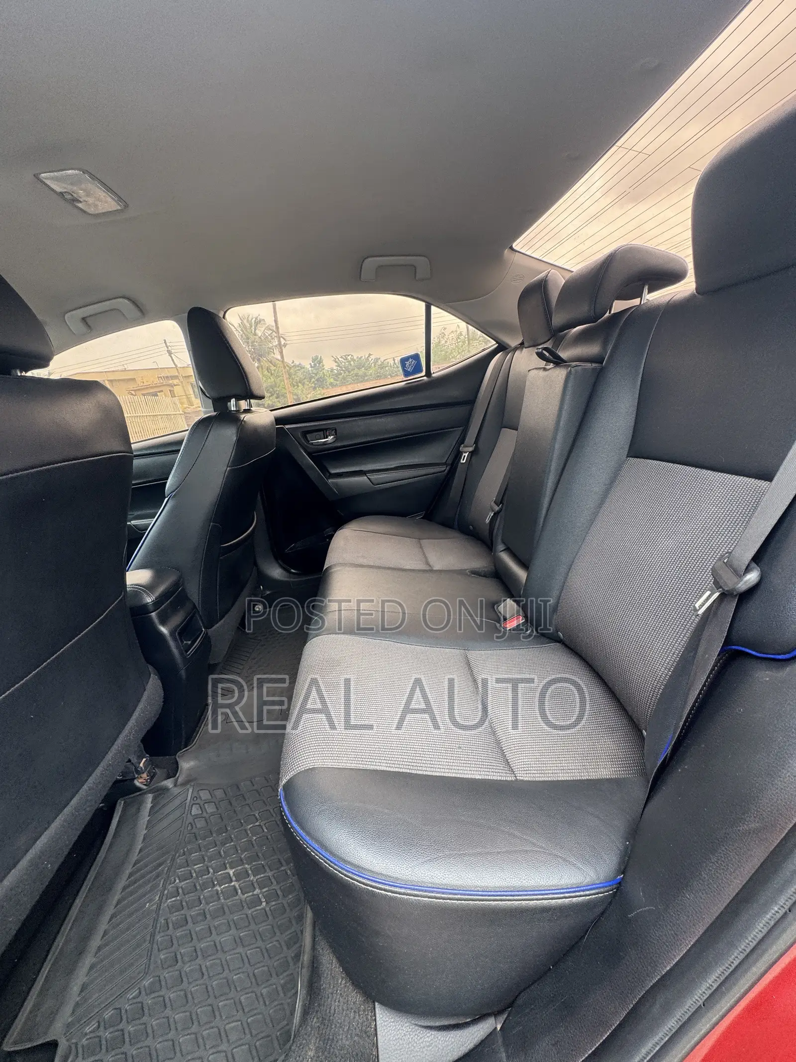 Toyota Corolla SE (1.8L 4cyl 6M) 2018 Red