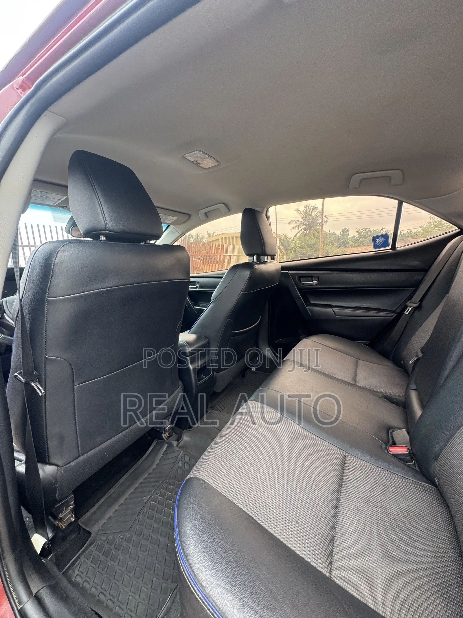 Toyota Corolla SE (1.8L 4cyl 6M) 2018 Red
