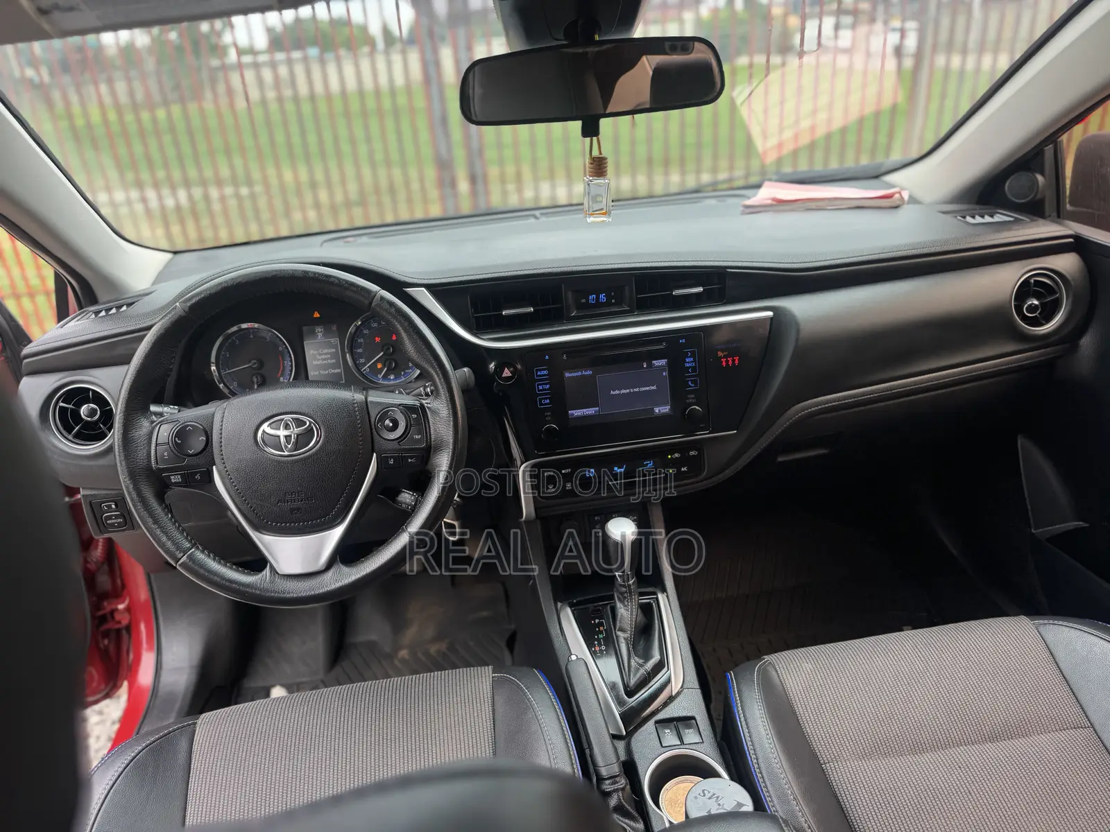 Toyota Corolla SE (1.8L 4cyl 6M) 2018 Red