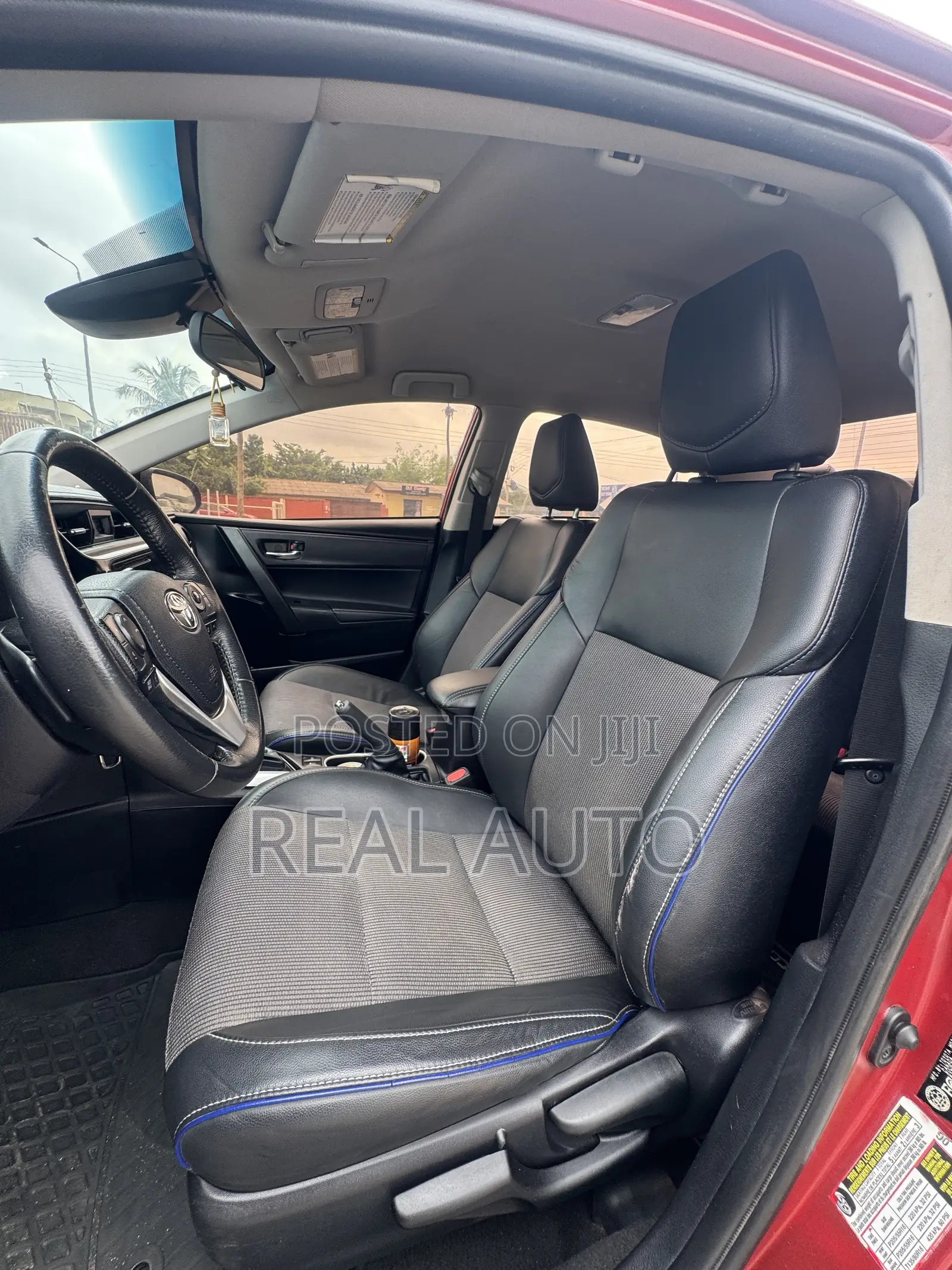 Toyota Corolla SE (1.8L 4cyl 6M) 2018 Red