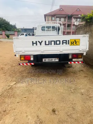 Hyundai Might 2 1999 White