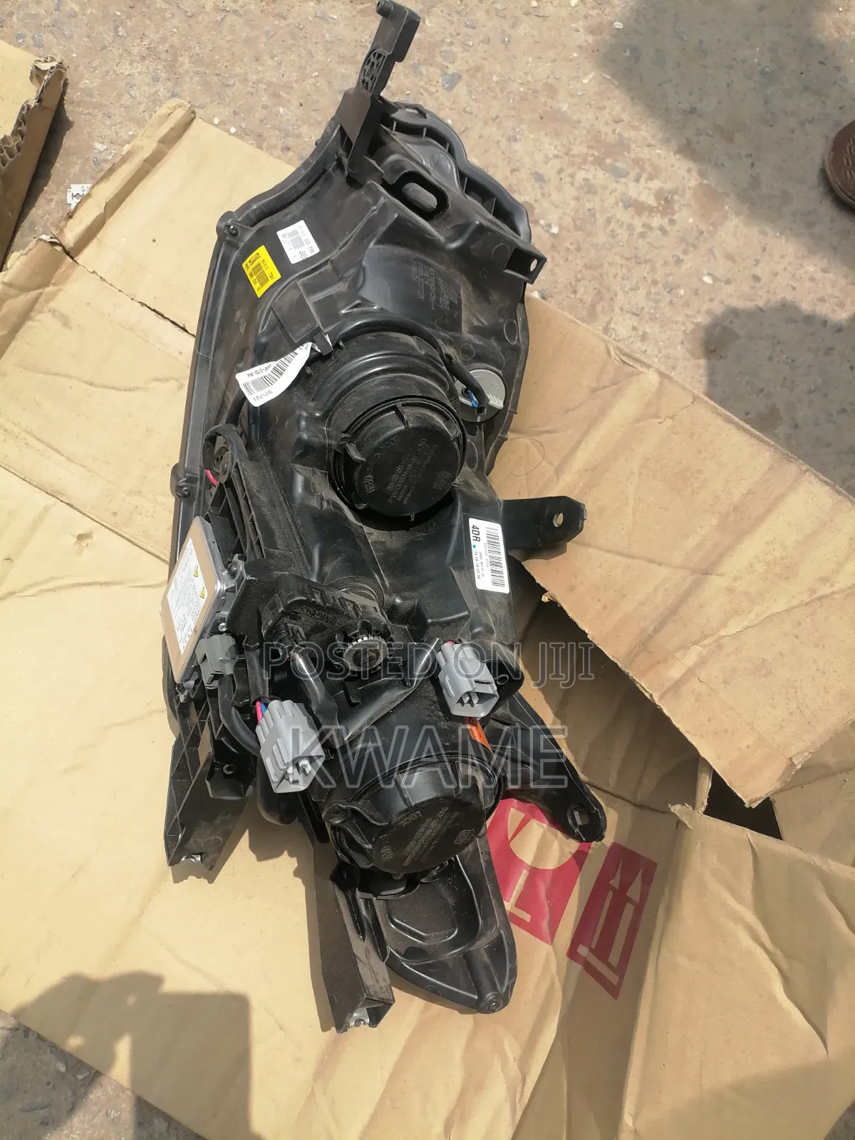 Mitsubishi Outlander 2012 Upwards Xenon Headlight (R)