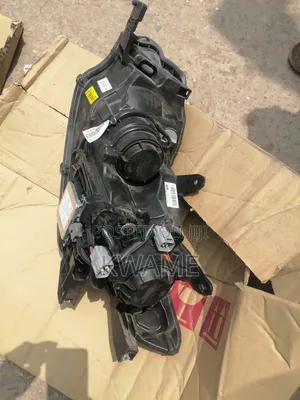 Mitsubishi Outlander 2012 Upwards Xenon Headlight (R)