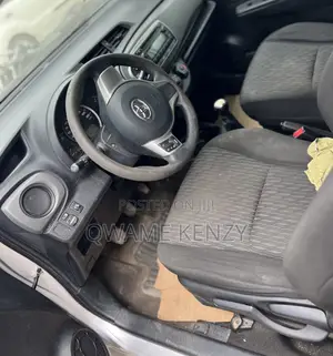 Toyota Yaris 2010 Silver