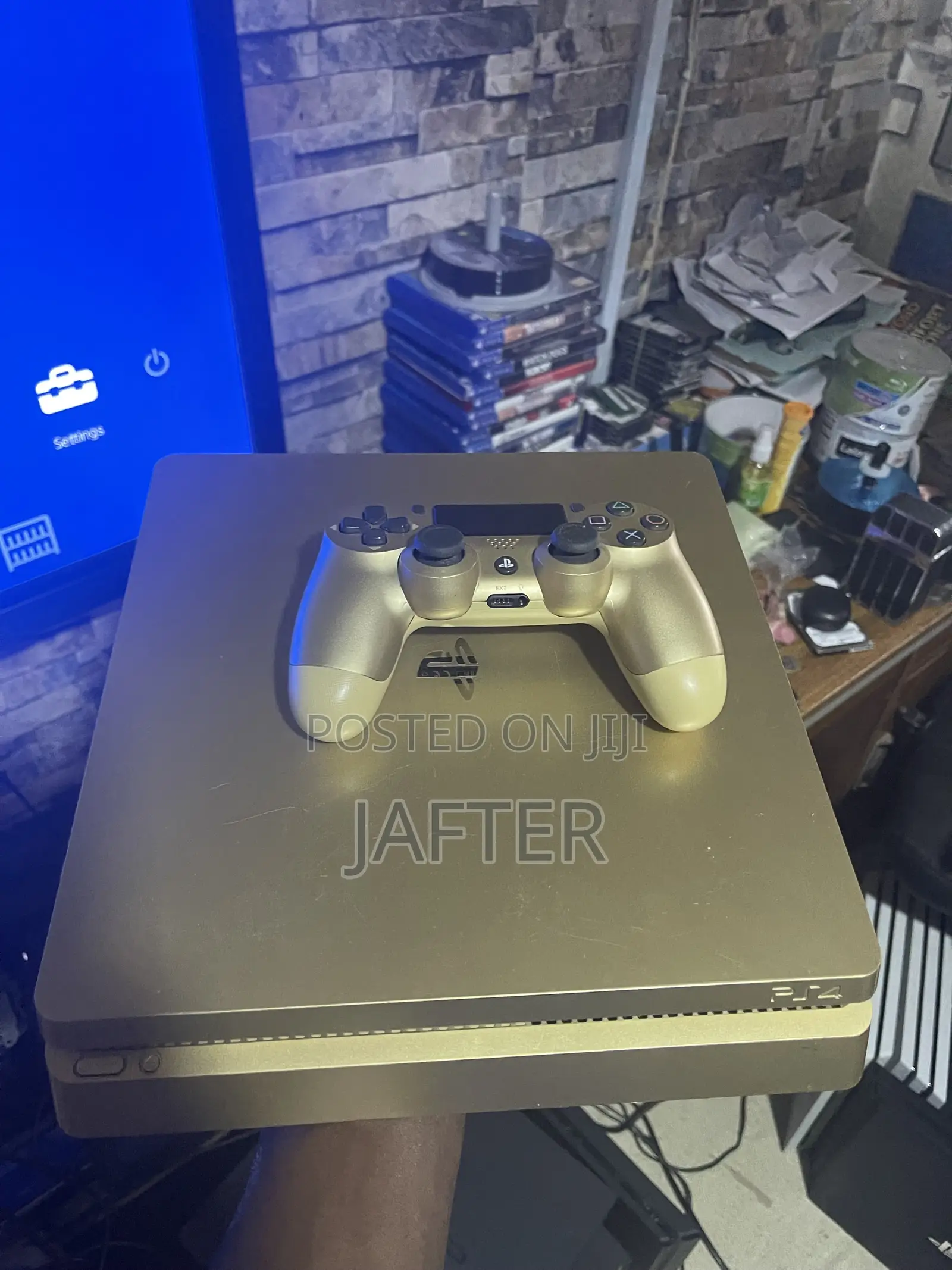 PlayStation 4 Slim Golden Edition With 10 Games