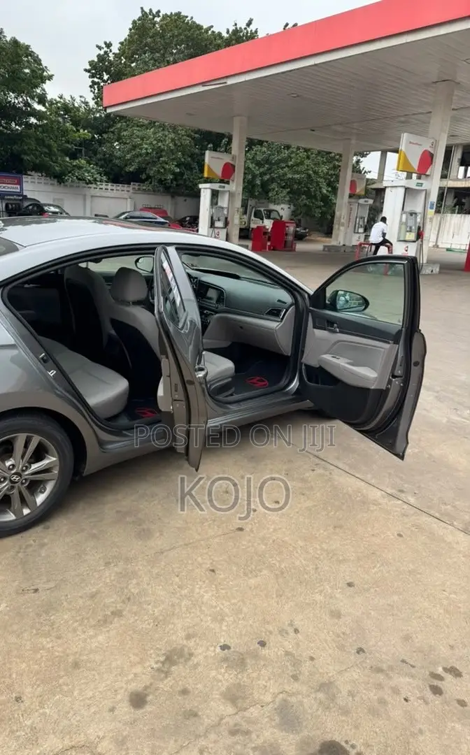 Hyundai Elantra SE 2018 Gray