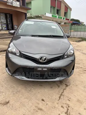 Toyota Vitz 1.3 AWD 5dr 2015 Gray