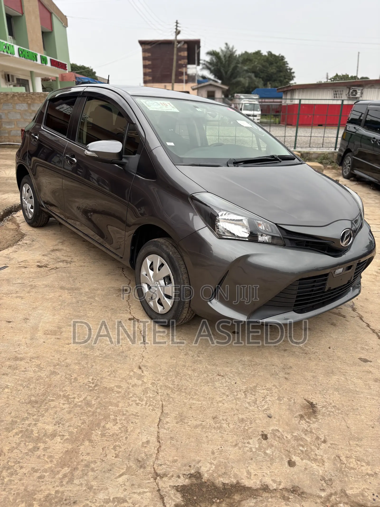 Toyota Vitz 1.3 AWD 5dr 2015 Gray