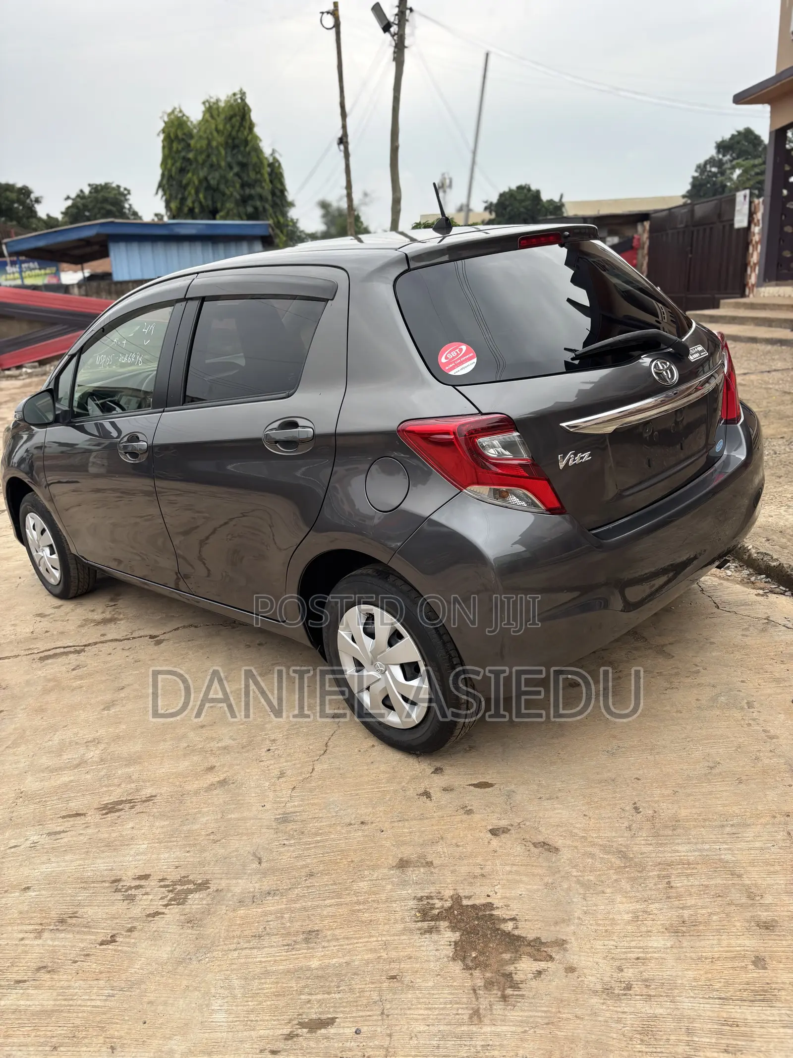 Toyota Vitz 1.3 AWD 5dr 2015 Gray