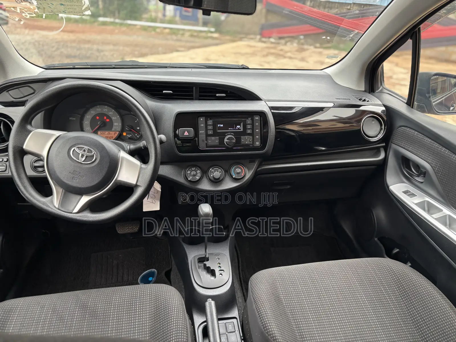 Toyota Vitz 1.3 AWD 5dr 2015 Gray